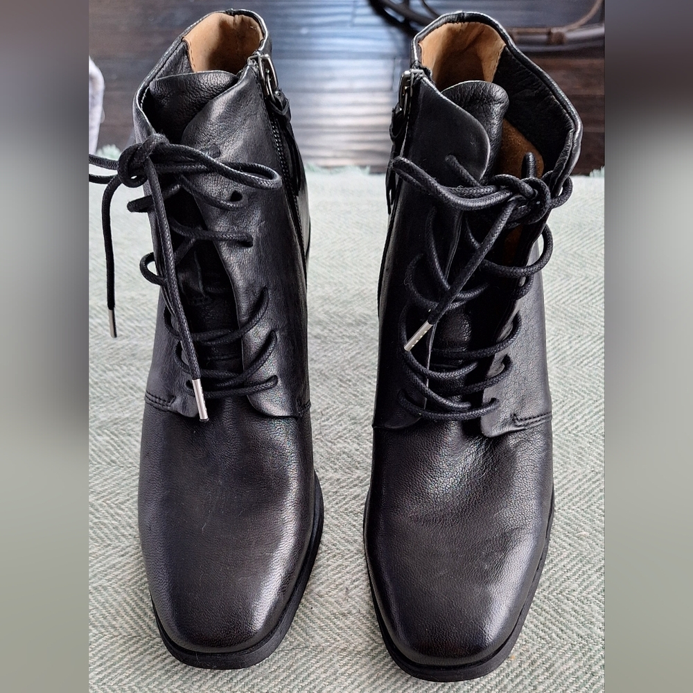 Softt Leather Laceup Ankle Boots Size Womens 8.5